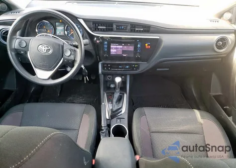 2018 Toyota Corolla L z USA, uszkodzony, nr VIN 2T1BURHEXJC094672